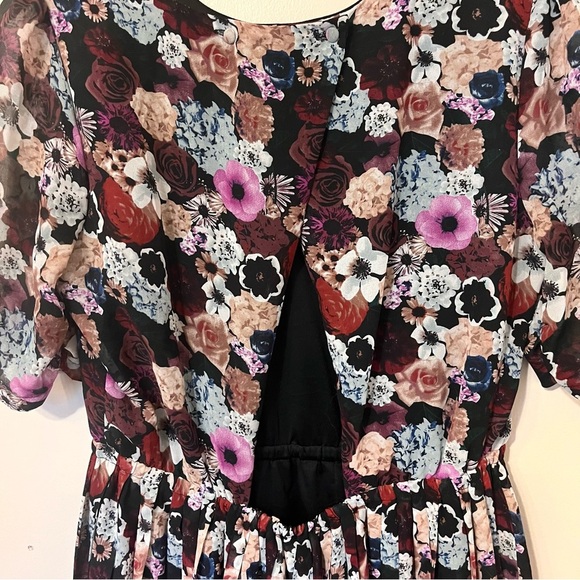 Chiffon Floral Pleated Open Back Mini Dress - Picture 6 of 7